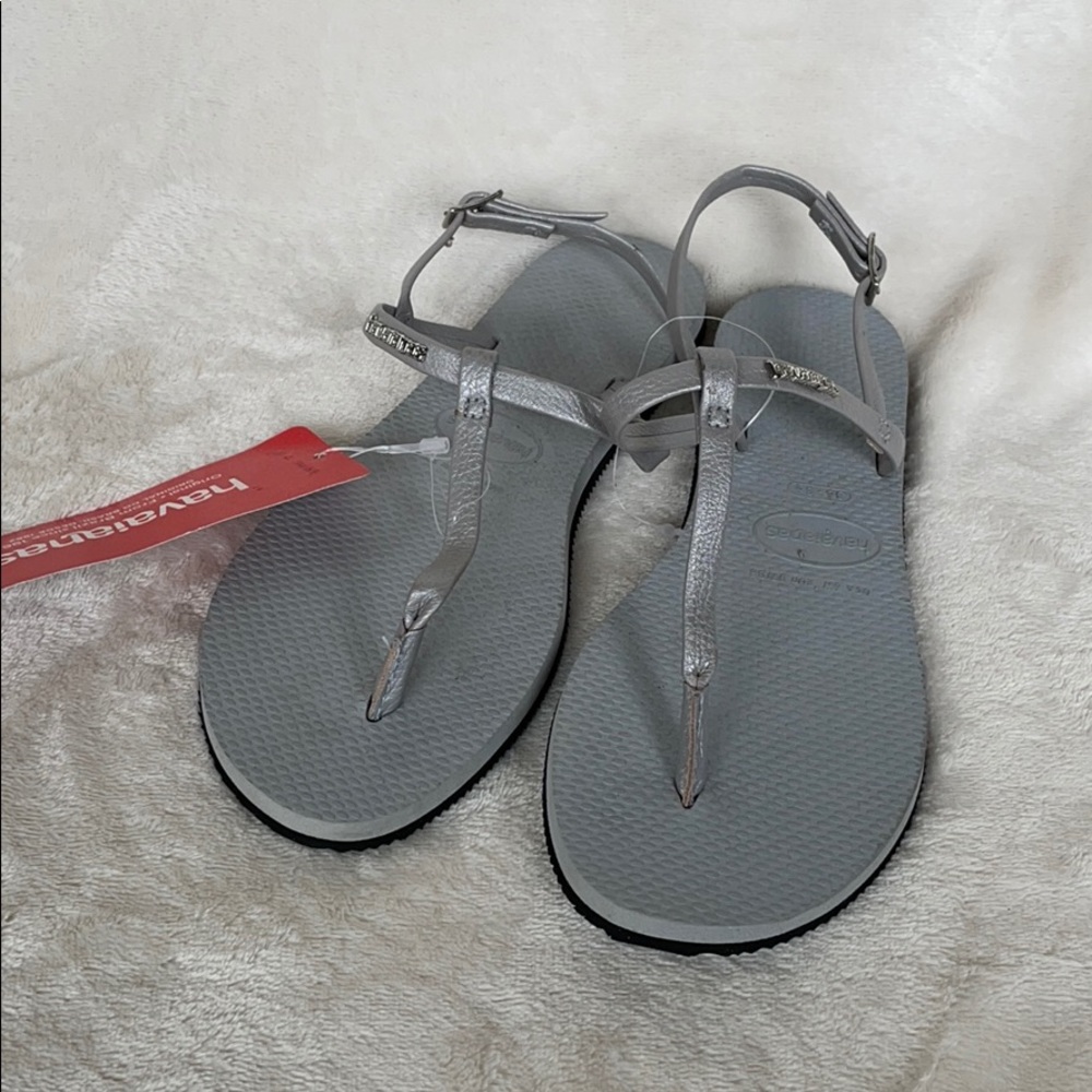 [NWT] Havaianas Ice Grey T-Strap Sandals